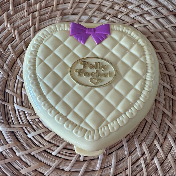 Polly Pocket Vintage Strolling Baby Quilted Heart Playset With Dolls Figures - Picture 2 of 6